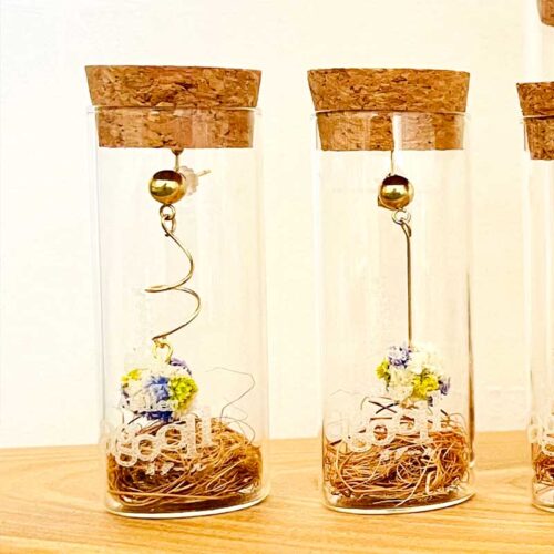 昭和村のかすみ草を使ったイヤーアクセサリー 01